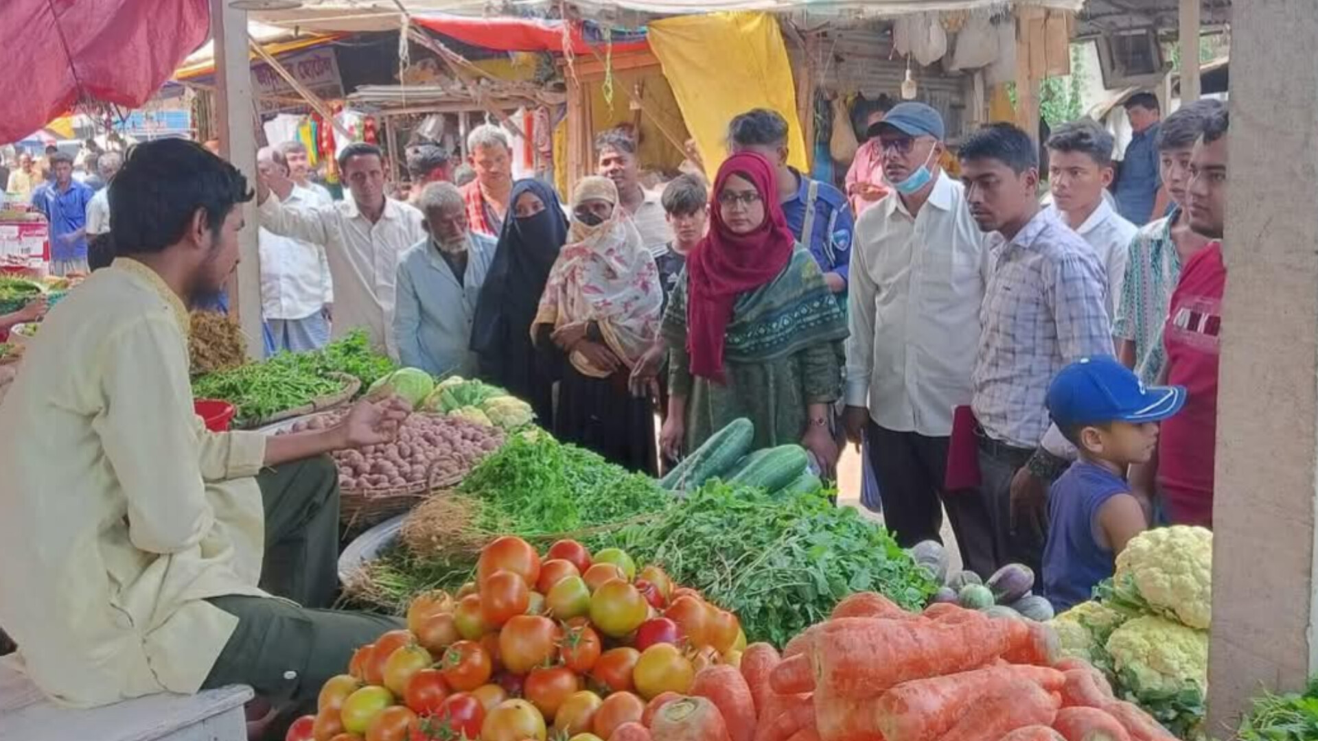 সাতকানিয়া উপজেলা প্রশাসনের উদ্যোগে ভোক্তা অধিকার সংরক্ষণ আইনে বিভিন্ন দোকানে অভিযান