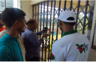 আসন পুনর্বহালের দাবিতে মোংলায় হরতাল অবরোধ নির্বাচন অফিসে তালা