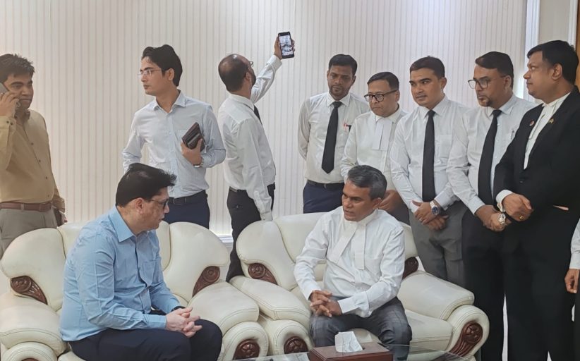 চট্টগ্রামের নবনিযুক্ত জেলা প্রশাসকের সাথে জেলা পিপি রাজ্জাকের সৌজন্যে সাক্ষাৎ