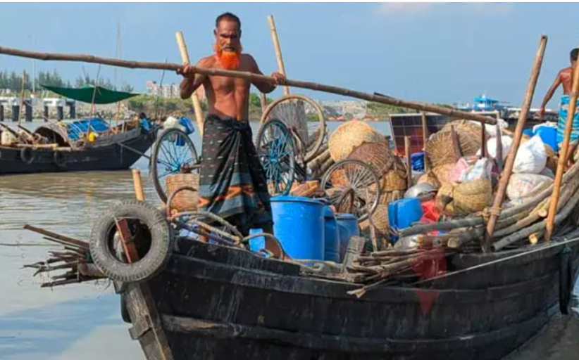 দুবলার চরে শুঁটকি মৌসুম শুরু হচ্ছে যাত্রার জন্য প্রস্তুত জেলেরা