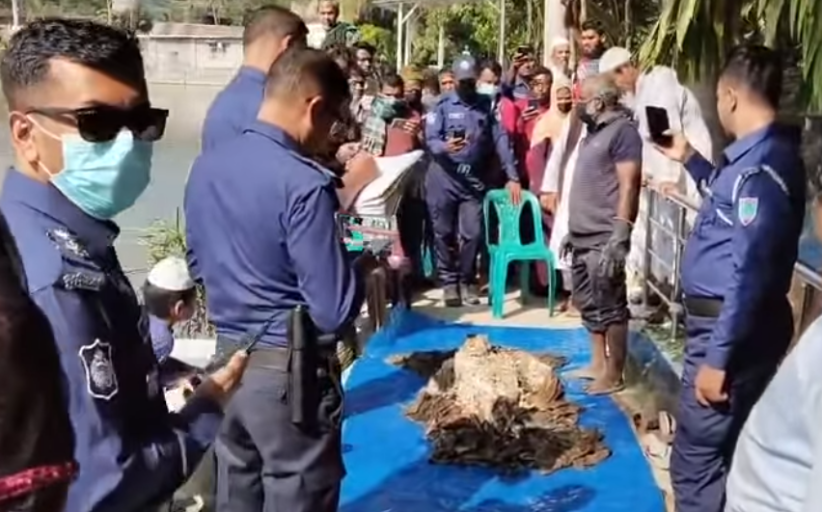 মোংলায় মৃত্যুর কারণ জানতে কবর থেকে মরদেহ উত্তোলন