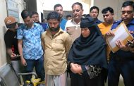 হাসপাতালে রোগীর কাছে ইয়াবা পৌঁছে দিতে গিয়ে আইনশৃঙ্খলা বাহিনীর হাতে আটক দম্পতি।