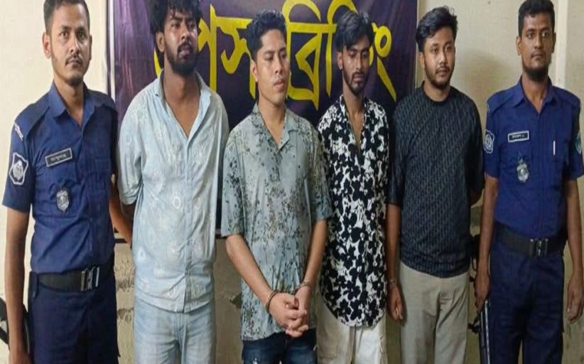 দেশজুড়ে আলোচিত শীর্ষস সন্ত্রাসী ডেভিড ইমন সহযোগী সহ যশোরে গ্রেপ্তার