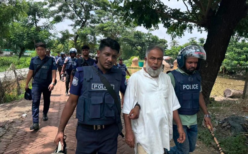 বাঁশখালীতে চিংড়ি প্রকল্পের দখল নিয়ে সংঘর্ষ, ৬ জন পুলিশ হেফাজতে