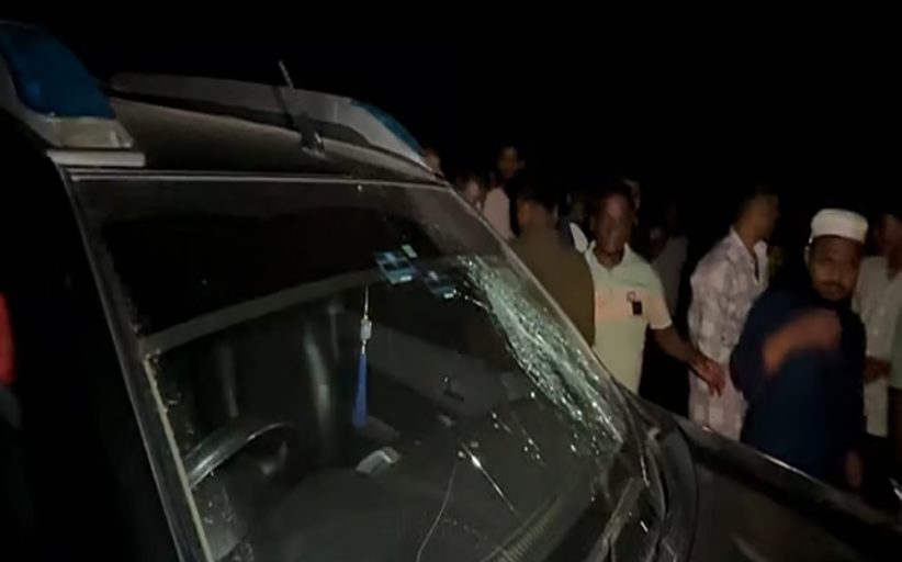 হাটহাজারীতে ব্যবসায়ীর চলন্ত গাড়িতে ইটপাটকেল নিক্ষেপ, গুলি
