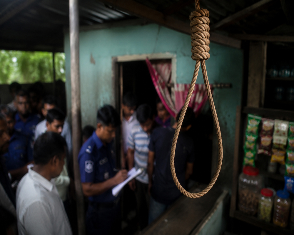 হাটহাজারীতে চা দোকানের কর্মচারীর ঝুলন্ত মরদেহ উদ্ধার