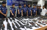 চট্টগ্রামে অবৈধ অস্ত্রের ছড়াছড়ি, বাড়ছে টার্গেট কিলিং থানা থেকে লুট হওয়া ৯৪৮ অস্ত্রের ১৫৪টি এখনো উদ্ধার হয়নি, সীমান্ত দিয়ে ঢুকছে নতুন চালান