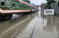 পানিতে ডুবেছে রেললাইন, চট্টগ্রাম–কক্সবাজার রুটে ট্রেন চলাচল বন্ধ