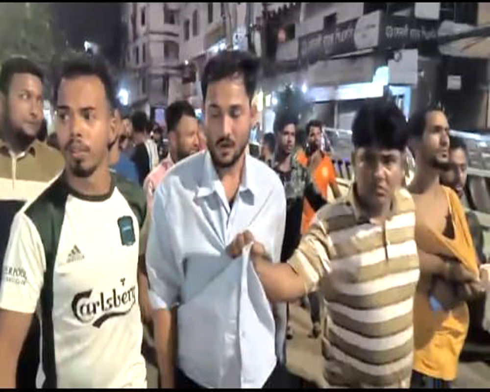 পাহাড়তলীতে যুবদলের অভিযানে ইয়াবাসহ দুই সন্দেহভাজন আটক, পুলিশের কাছে হস্তান্তর
