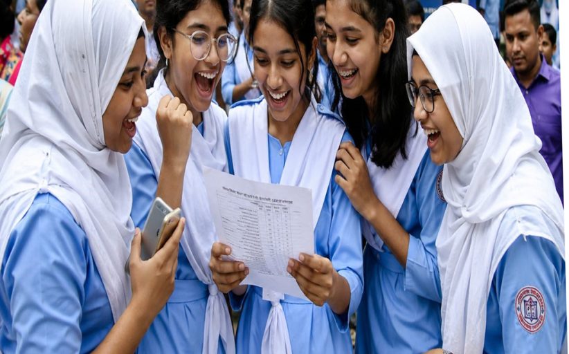 এসএসসির ফলে ফের মেয়েদের দাপট, পাস ও জিপিএ-৫—দুই দৌড়েই এগিয়ে