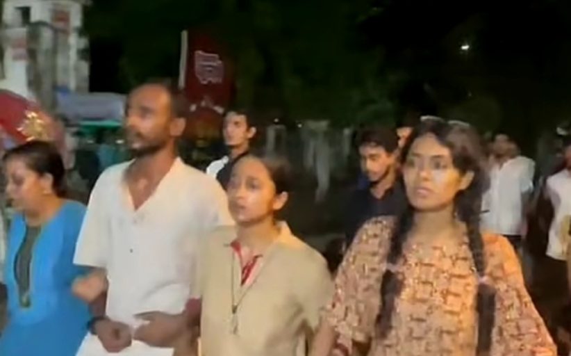 রাজু ভাস্কর্যের সামনে ছাত্রীদের কটূক্তি, প্রতিবাদ করায় ছাত্র ইউনিয়নের নেতাকর্মীদের ওপর হামলার অভিযোগ