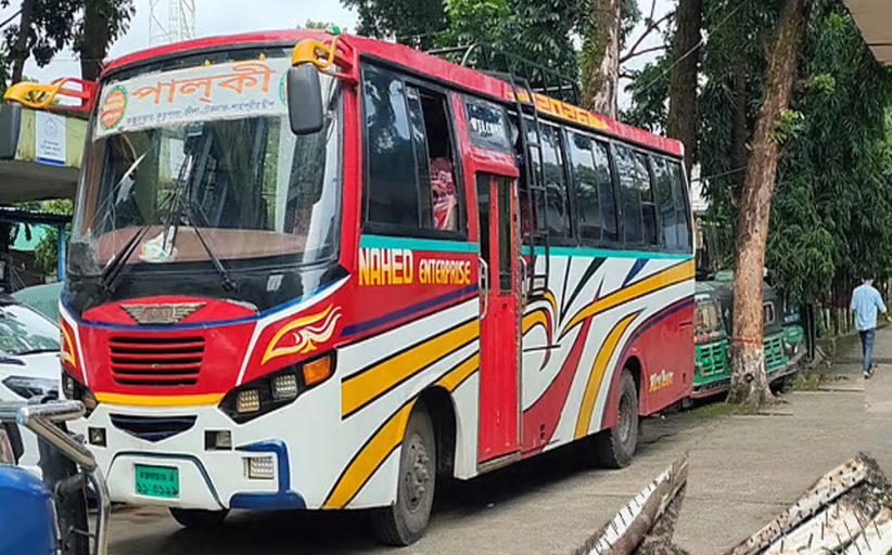 টেকনাফে দিনদুপুরে বাস থামিয়ে ৫৭ লাখ টাকা লুট, বিকাশকর্মীকে ছুরিকাঘাত