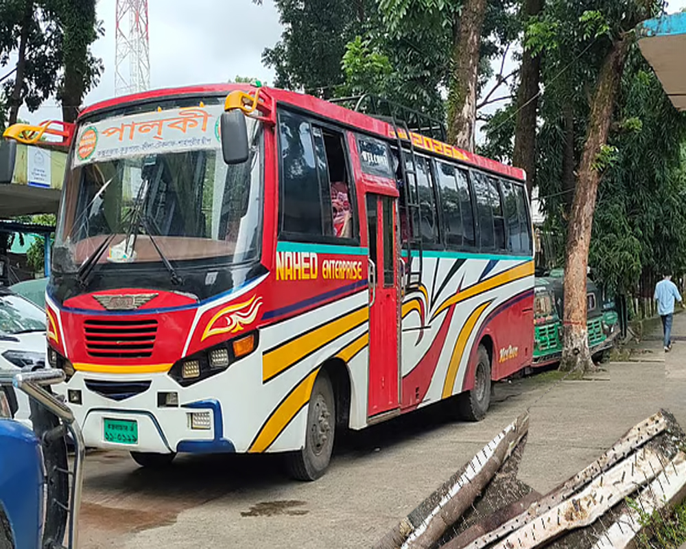 টেকনাফে দিনদুপুরে বাস থামিয়ে ৫৭ লাখ টাকা লুট, বিকাশকর্মীকে ছুরিকাঘাত