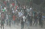 চট্টগ্রামে এখনো ‘নিখোঁজ’ ১৪৮ লুটের অস্ত্র, প্রকাশ্যে গুলি চালানো ২৫ অস্ত্রধারীও ধরাছোঁয়ার বাইরে
