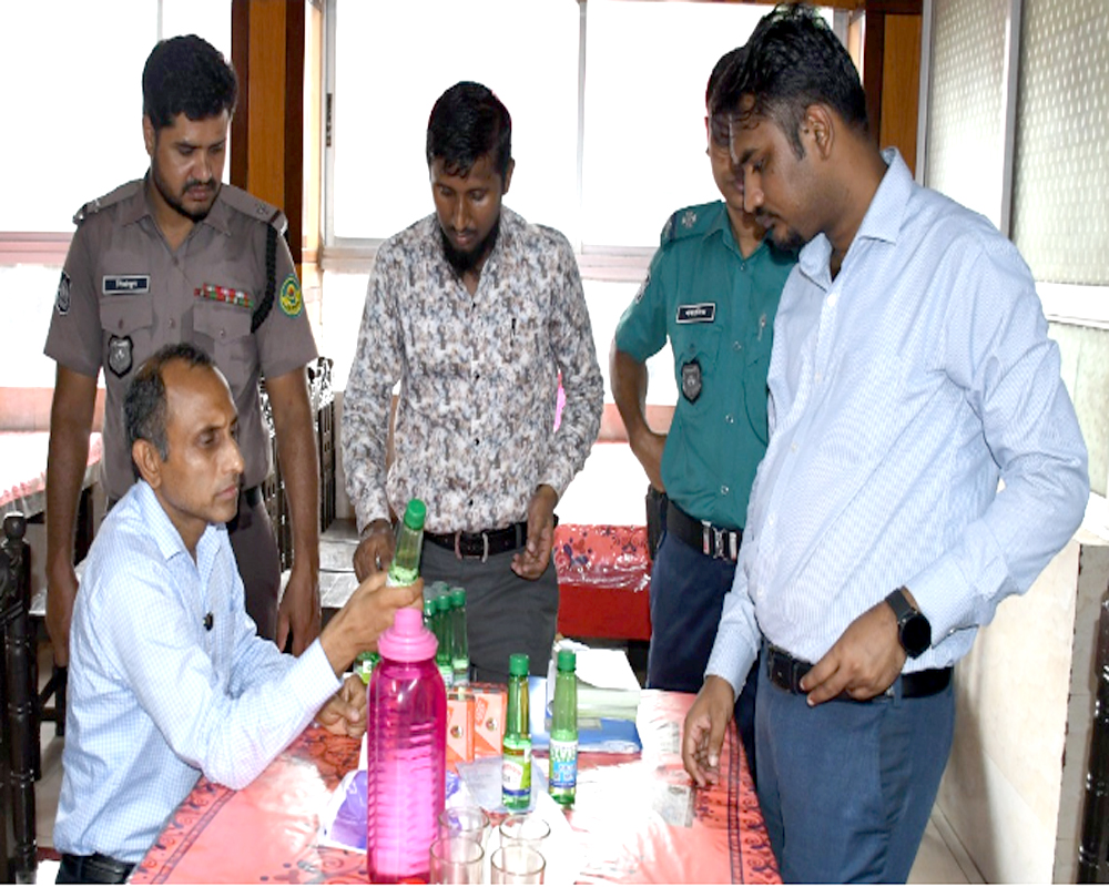 পাহাড়তলীতে ভোক্তা অধিকারের অভিযান: বিরিয়ানী হাউজ ও ফার্মেসিকে ৩০ হাজার টাকা জরিমানা