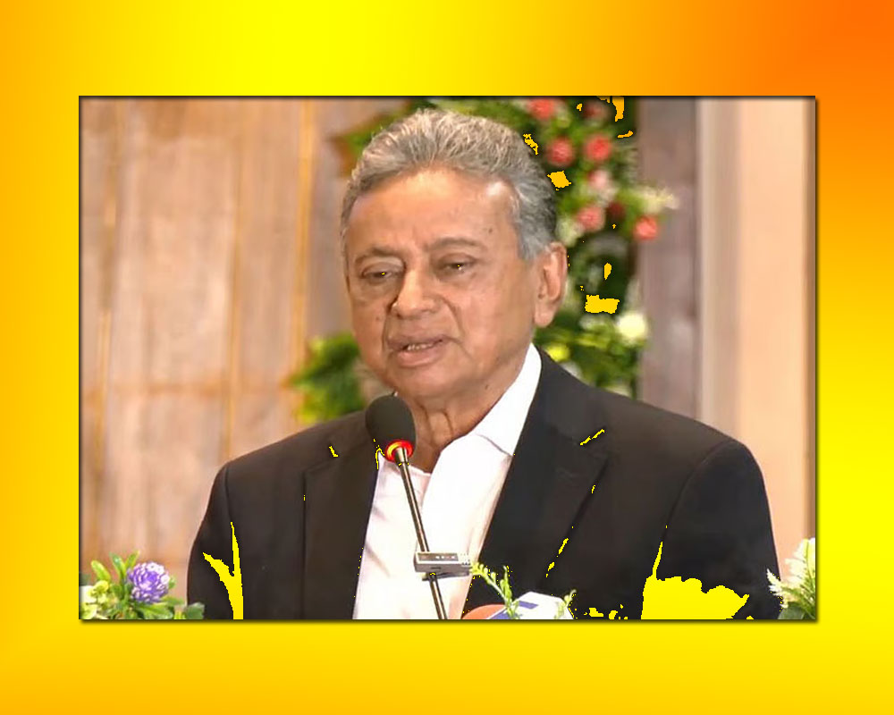 বিশ্ব এগিয়ে যাচ্ছে, পিছিয়ে থাকলে চলবে না: আমির খসরু